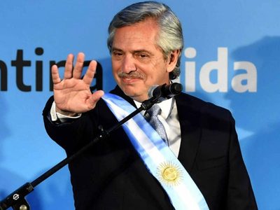 Con un cálido homenaje, Alberto Fernández sorprendió a las madres en su día