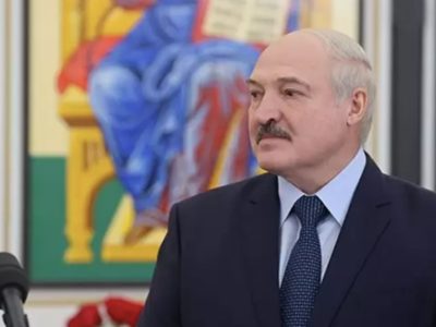 Lukashenko dice que la Inteligencia occidental es "inútil", pide calma ante posible ataque de Rusia