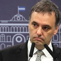 Adorni reúne a la mesa política tras el escándalo $Libra y los vuelos de su familia