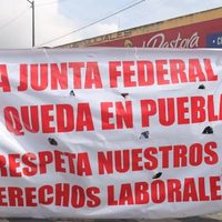 Cierran calles por desaparición de la junta especial federal de conciliación y arbitraje en Puebla