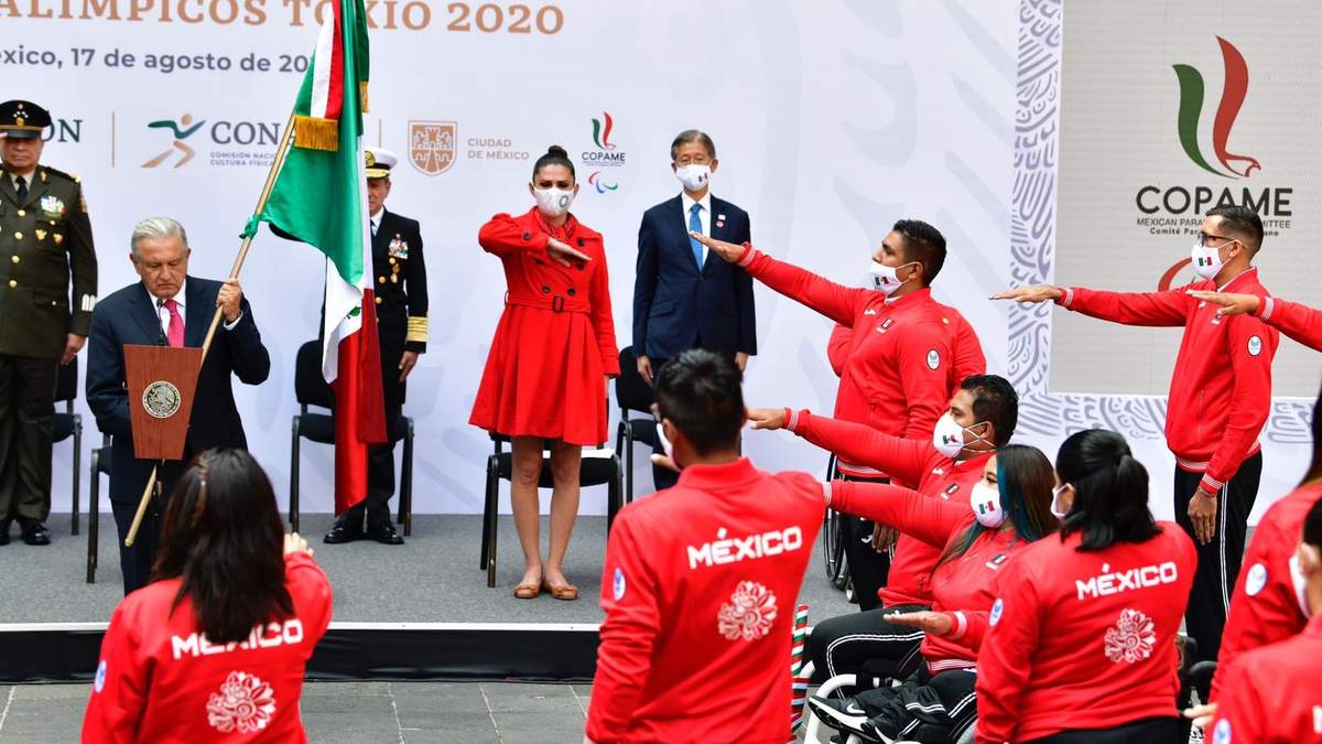 AMLO abanderó a la delegación paralímpica que representará a México en Tokio