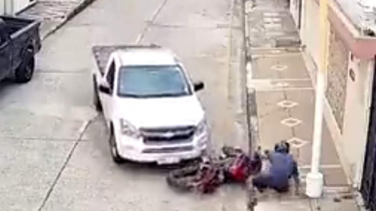 El motociclista y el conductor de la camioneta que lo atropelló