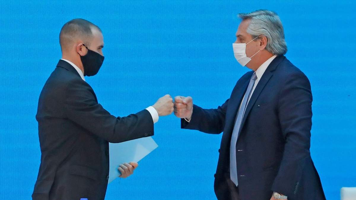 Martín Guzmán junto a Alberto Fernández. Fuente: (Twitter)