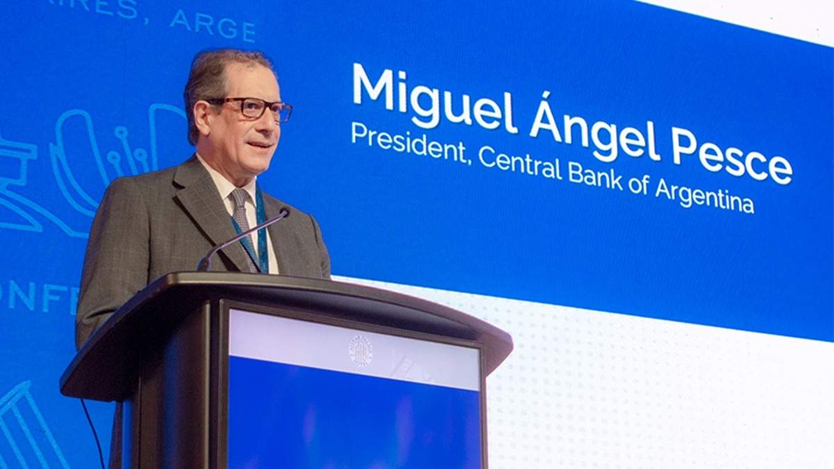 El ex presidente del Banco Central advirtió que sólo en octubre se fugaron USD 6 mil millones