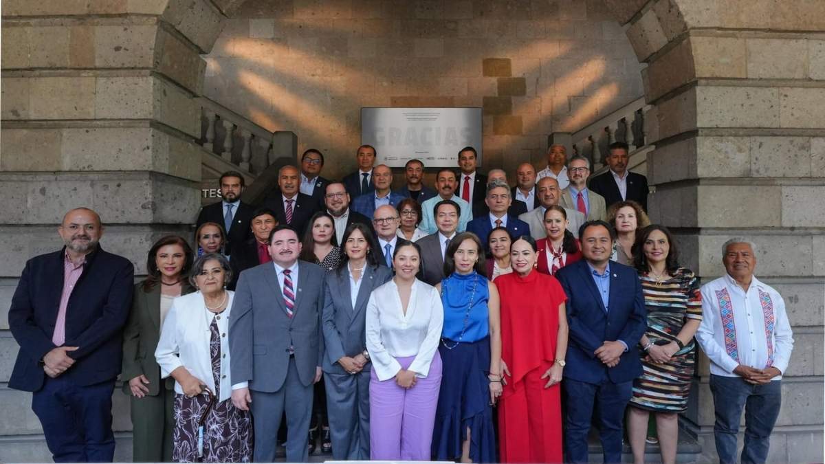 Mario Delgado con los secretarios de Educación de los estados