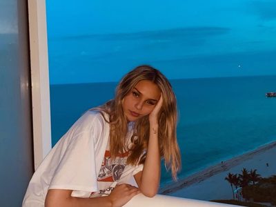 Juanita Tinelli se sumó a una imperdible tendencia veraniega y la modeló frente al espejo