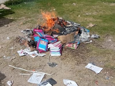 Queman libros de texto de la SEP en una comunidad de Chiapas (Video)
