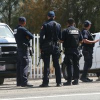 Atacan a balazos a alcalde de Aquila, Michoacán
