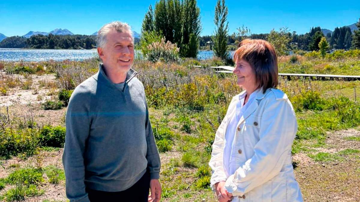 Patricia Bullrich y Mauricio Macri en la reunión en Cumelén. Fuente: (Infobae)