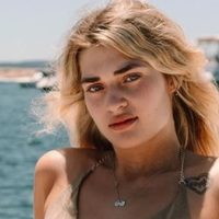 Marta Fort tiene la microbikini más chic y trendy: el color que va a ser furor esta primavera-verano
