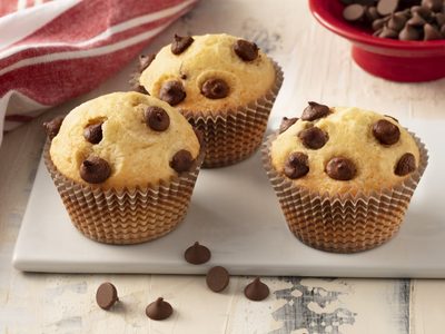 Muffins de pan dulce con chips de chocolate y rellenos de dulce de leche: una receta tentadora que vas a amar