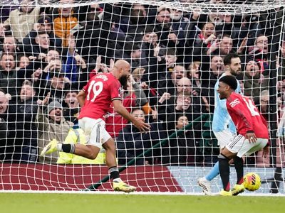 Manchester United sorprende al Manchester City y lo vence 2-0