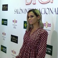 Derrochando dinero: Gloria Camila es fotogrfiada regresando a su casa cargada de bolsas