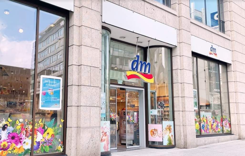 El copropietario de la cadena de farmacias Dm es hoy el millonario más joven del mundo