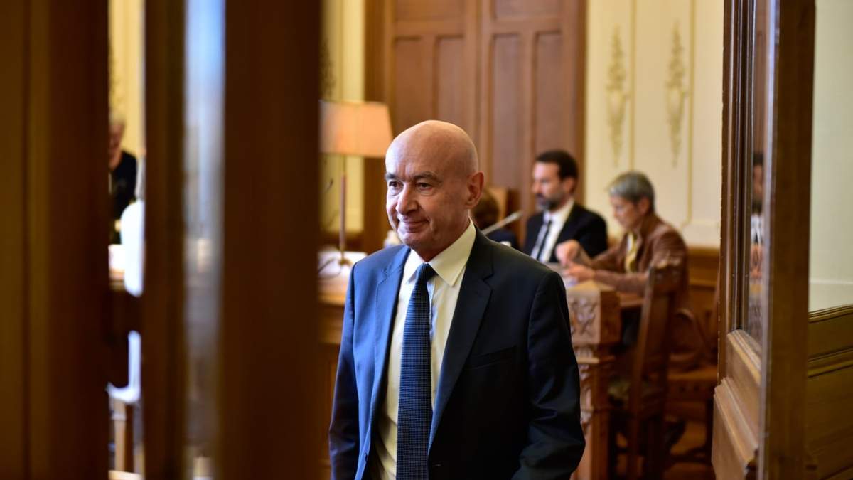 Senador Claude Malhuret. Fuente: (Twiiter)