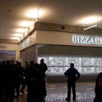 Sujetos disfrazados de monjes intentan asaltar joyería en Plaza Tezontle (Video)