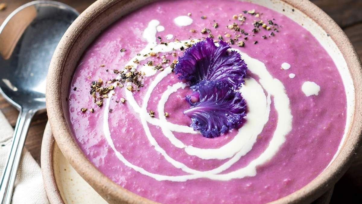 Sopa de repollo morado. Fuente: (Instagram)