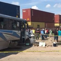 Tren embiste autobús de pasajeros y deja nueve heridos en San Juan del Río, Querétaro