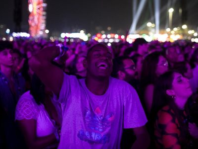 La lengua de señas en el festival Rock in Rio entusiasma al público sordo de Brasil