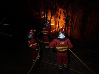 España también se prende fuego: al menos 3.200 personas evacuadas