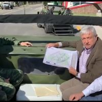 López Obrador recorre Santa Lucía; lo acompaña su futuro secretario de Defensa (video)