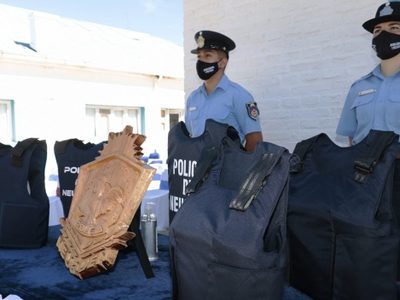 El Gobierno compró mil chalecos antibalas para la Policía de Neuquén