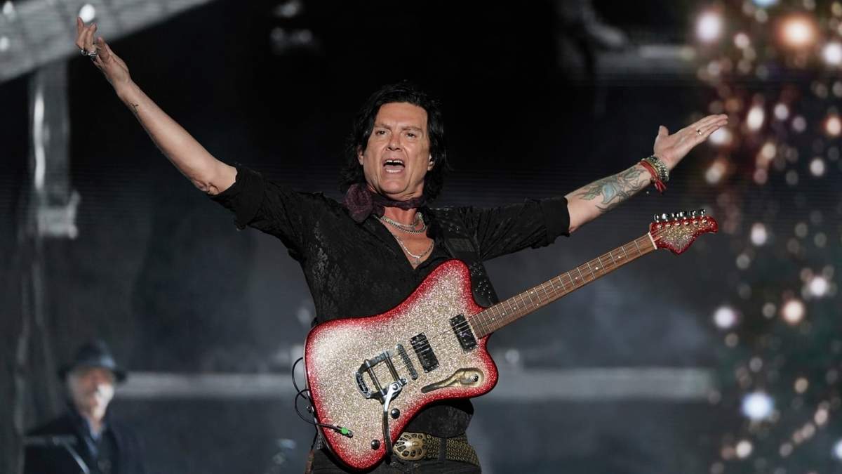 El vocalista Saúl Hernández de la banda mexicana Caifanes durante su presentación en la 25ª edición del festival de música Vive Latino en la Ciudad de México, el sábado 15 de marzo de 2025