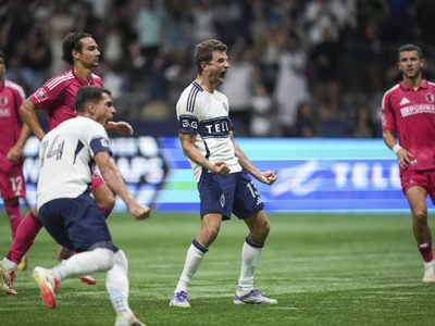 Thomas Müller anotó de penalti para que los Whitecaps vencieran 3-2 al St. Louis City