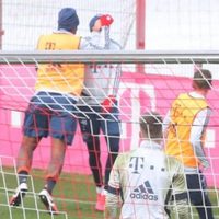 Piña va y piña viene entre los jugadores del Bayern Munich