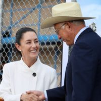Ken Salazar, embajador de EU, llama “presidenta” a Sheinbaum... y luego rectifica