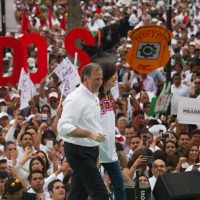 Meade pide a simpatizantes 'hacer todo para tener el carro completo” el 1 de julio