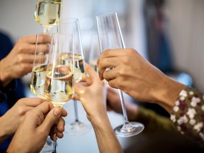 ¡Chin Chin!: la historia del brindis, mucho más que desear buenos augurios