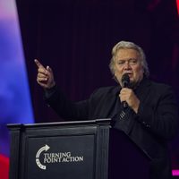 Tribunal desestima la petición de Steve Bannon para aplazar su entrada en prisión por desacato