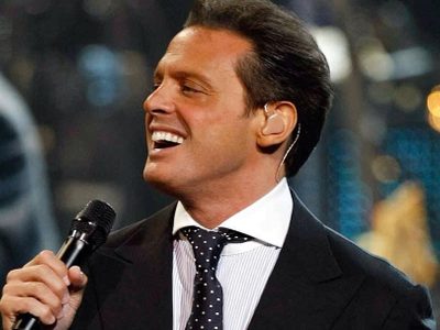 "¡Quién pudiera!" La novia de Luis Miguel encendió la web solo con pantys y encaje ¡Uff!