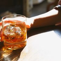 Profeco revela qué whisky mexicano barato cumple con la norma en 2025