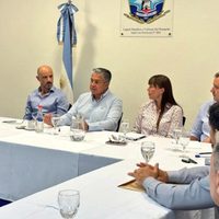 Rolando Figueroa encabezó un encuentro con intendentes y comisiones de fomento del Alto Neuquén para coordinar obras prioritarias