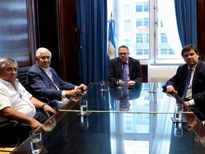 "¡Encuentro clave!" Pereyra se reunió con los ministros de Desarrollo Productivo y de Trabajo