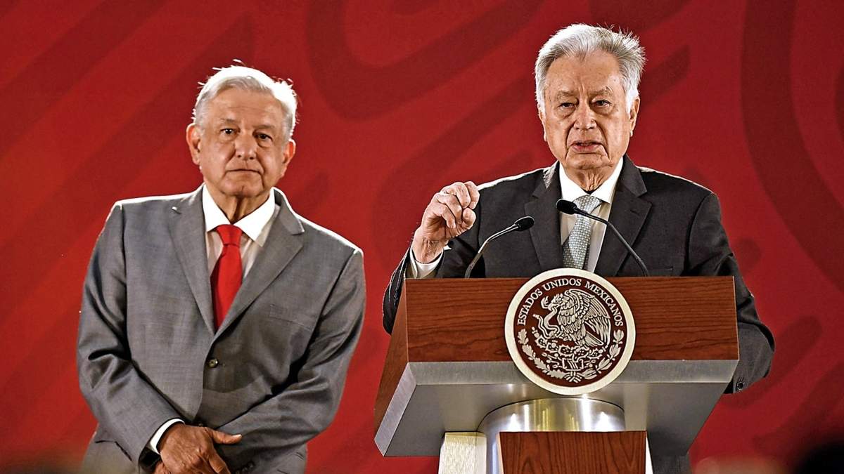 El presidente Andrés Manuel López Obrador y el director de la CFE, Manuel Bartlett