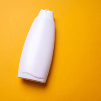 No tires los envases de shampoo vacíos: creá estas fabulosas macetas colgantes y con estilo