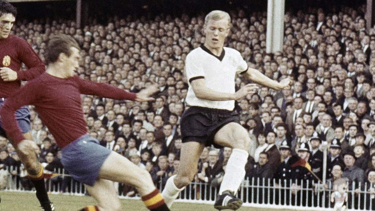 Karl-Heinz Schnellinger (derecha), en un partido del Mundial de Inglaterra en 1966