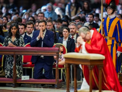 El Vaticano habla de “intercambio de opiniones” sobre inmigración y reos en la reunión con Vance