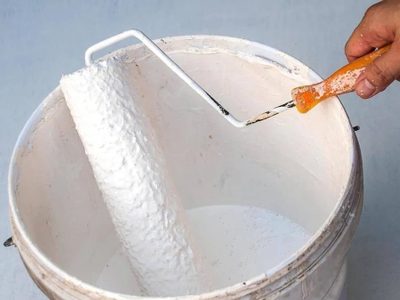 No tires las tapas de baldes de pinturas: con solo 2 podés crear esta fabulosa mesa que ni parece reciclada
