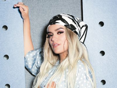 Bajo el sol: Karol G logra casi 2 millones de "me gusta" en solo horas