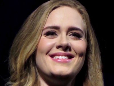 ¡Cuidado! Los fans de Adele enojadísimos por su nuevo estilo ¿Cuello de tortuga?