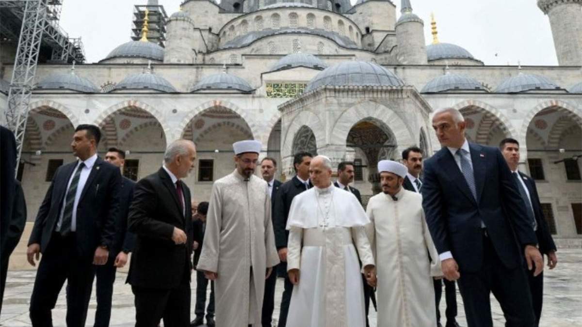 El Papa en la Mezquita Azul de Estambul