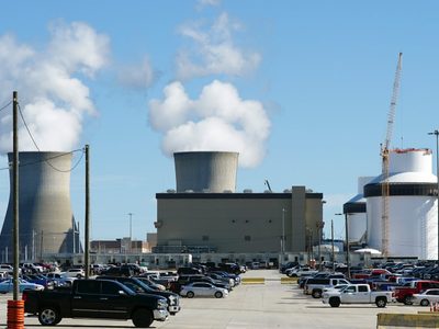 Inicia operaciones el primer reactor nuclear construido en EU