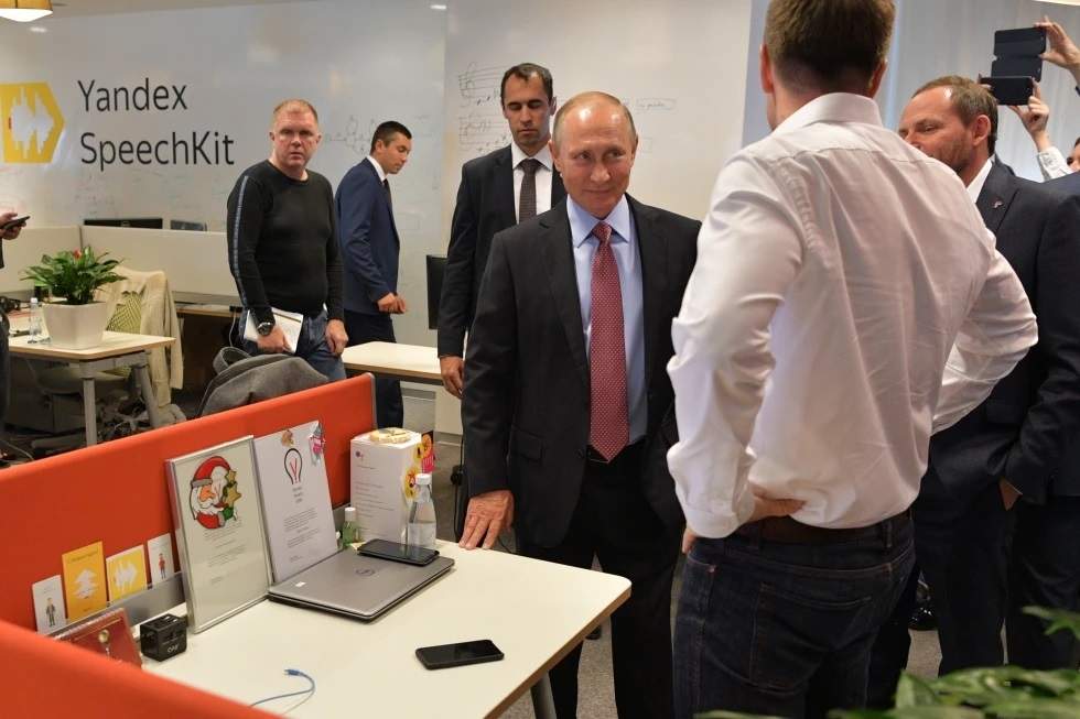 El presidente ruso Vladimir Putin visita la compañía tecnológica Yandex en septiembre de 2017