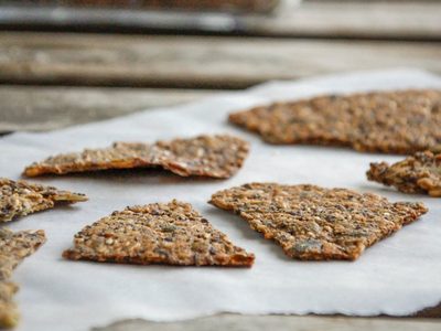Algo rico para picar sin pecar: crackers de semillas super fáciles y con 3 ingredientes