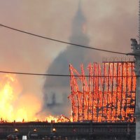 AMLO lamenta incendio en Notre Dame; Ebrard ofrece ayuda para la reconstrucción
