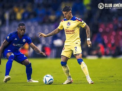América derrota a Cruz Azul en el clásico de la capital mexicana (Videos)